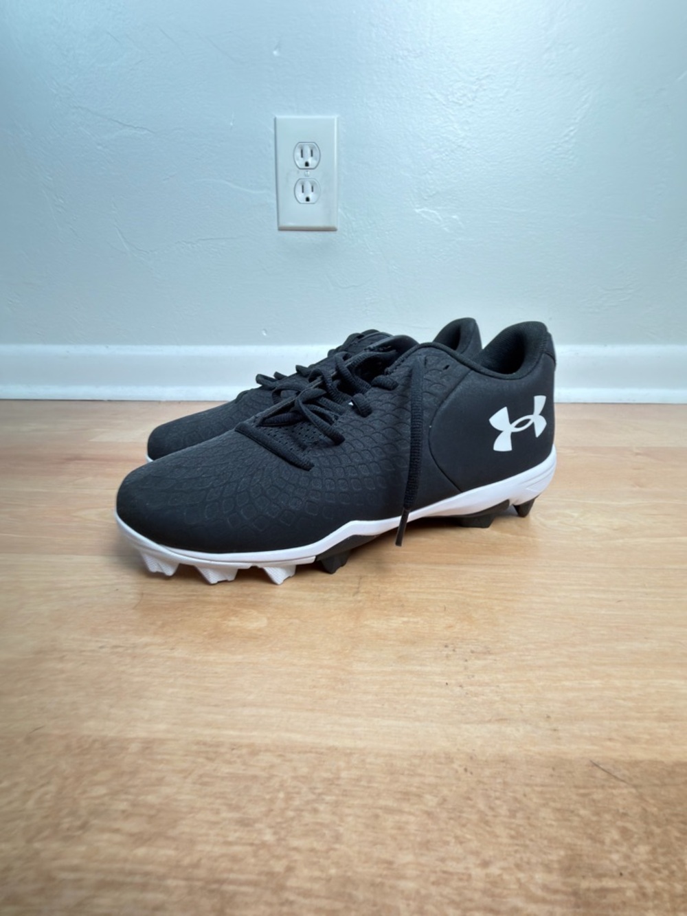 Under Armour Glyde 2.0 RM Women’s Cleats Black White Size 9